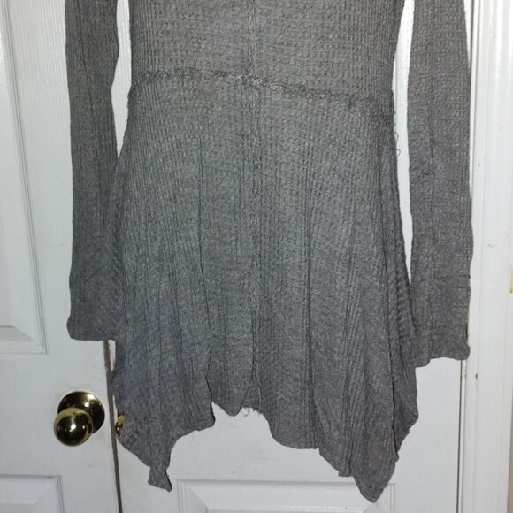 Maurices  gray long sleeve sharkbite tunic top Sz L - Picture 2 of 5